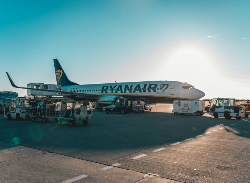 El puente de agosto ya era un caos en los aeropuertos: Ryanair va a sumar una huelga con retrasos y cancelaciones al cóctel